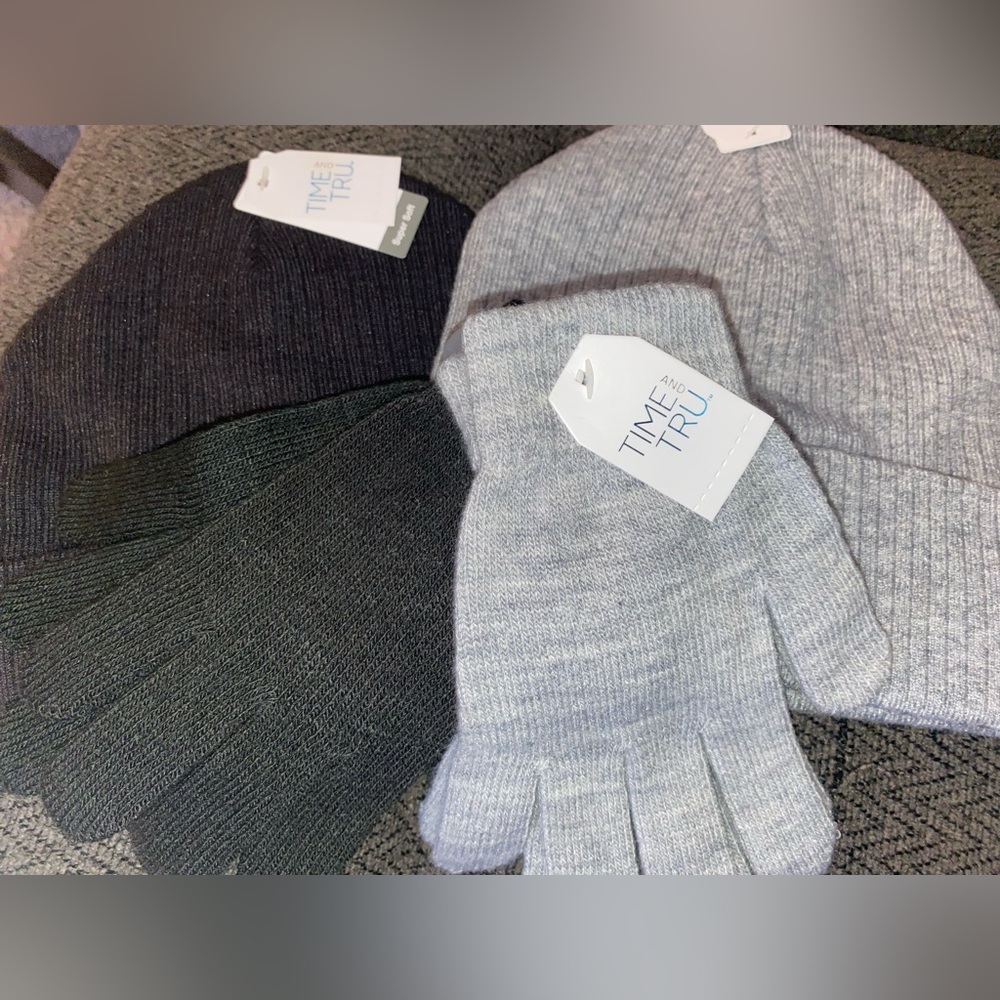 2 winter beanies and 2 pairs of gloves